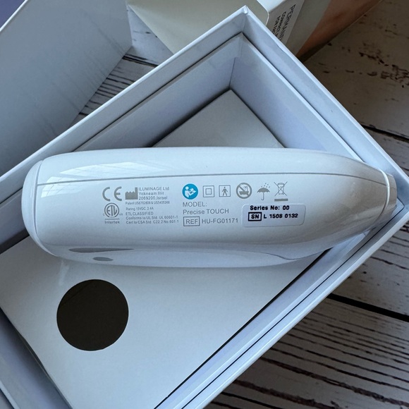 Iluminage Precise Touch Hair Reduction Device Barely Used Includes All Packaging - Picture 11 of 12